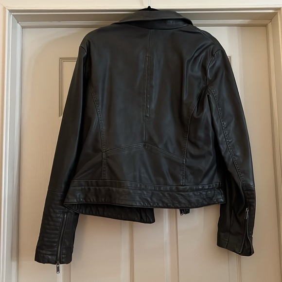 Universal Thread women’s black “leather” jacket - size XXL - Picture 4 of 6